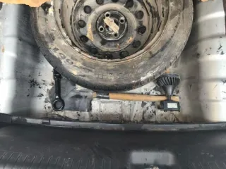 Kia Rio 2016 года выпуска, серебристого цвета. Государственный регистрационный знак Т496ТТ24, VIN Z94CB41BBHR420163. Бензиновый двигатель объемом 1591 см³, мощностью 123 л.с. (90,4 кВт). Автоматическая коробка передач, передний привод. Пробег 192887 км. Дата регистрации 23.12.2016.