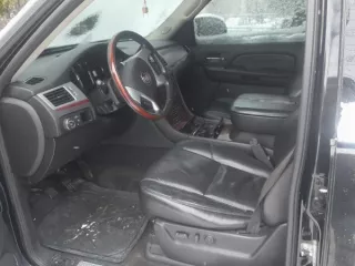 Cadillac GMT926 (Escalade) 2008 года, VIN XWFFK638180000707, госномер В966ХУ147, пробег 212000 км. Состояние удовлетворительное, на ходу, 1 комплект ключей, документы (ПТС, СТС). На хранении у Взыскателя. Запрет регистрационных действий. Арест.