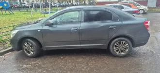 Chevrolet Cobalt 2022 легковой автомобиль (седан), год изготовления: 2022, VIN: MX1JA69V9PK011091, гос. номер: Т989АМ977, цвет: Серый. Местонахождение имущества: г. Москва. Автомобиль в залоге у АО «Альфа-Банк». На дату 30.04.2026 г. было зарегистрировано 13 ограничений в виде запретов на…