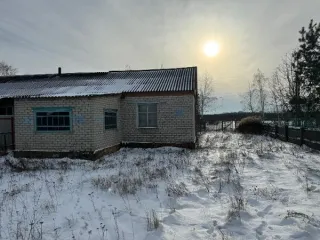 Нежилое здание 72,3 м² и участок 451 м², с. Ледовское, Курская область. Здание 72,3 кв.м и земельный участок 451 кв.м, расположенные по адресу: Курская область, Советский район, Ледовский сельсовет, с. Ледовское, д. 11/1. Здание, назначение: нежилое, наименование: нежилое здание, площадь – 72,3…