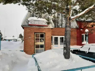 Здание пекарни 586,1 кв.м, 5/6 доли участка 906 кв.м, Ямало-Ненецкий АО, г. Губкинский. Здание 586,1 кв.м. и 5/6 доли земельного участка в Ямало-Ненецком АО еще 5/6 доли земельного участка, площадью 906 кв. м., кадастровый номер: 89:05:030301:7137, по адресу: ЯНАО, Пуровский район, пос. Пурпе, мкр…