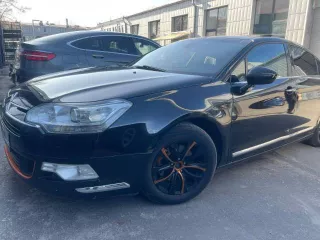 Транспортное средство Марка и модель: CITROEN С5 Идентификационный номер  VIN  VF7RD5FNAAL560498 2010 года выпуска. Автомобиль находится в залоге в ООО «Драйв Клик Банк». Техническое состояние хорошее, максимальная комплектация.