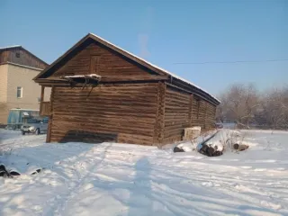 Амбар, 297,6 кв. м. Забайкальский край, Нерчинский район, г. Нерчинск, ул. Советская, д. 57. Кадастровый номер 75:12:200154:66. Назначение: нежилое, складское. Количество этажей: 2, в том числе подземных 0. Год ввода в эксплуатацию: 1990. Материалы наружных стен: рубленые. Объект культурного…