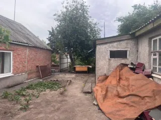 Продается имущество в Таганроге по адресу: пер. 9-й Новый, д. 1-б. В состав входят: нежилое здание общей площадью 123,5 кв. м (1 этаж), сарай 14,8 кв. м, туалет 5,1 кв. м (реестровый номер П2300001090) и земельный участок площадью 383 кв. м (кадастровый номер 61:58:0004023:2). Общая площадь…