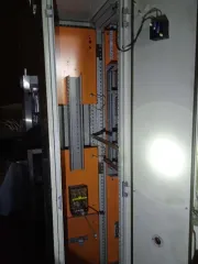 Оборудование тарного склада: Конвейер входящий, сушка, мойка, шкафы, приводы, шкаф управления, конвейер исходящий. Характеристики основных средств представлены на сайте ЕФРСБ в публикации об оценке №20167634 от 29.10.2025