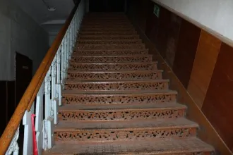 Здание женской гимназии и флигель, 1472.5 м², Костромская область. Объекты культурного наследия регионального значения: «Ансамбль, XIX в.: Здание женской гимназии. Здесь была создана первая комсомольская ячейка», 2-я четв. XIX - 80-е гг. XIX в.; 1919 г., назначение: нежилое, общая площадь 1373,3…