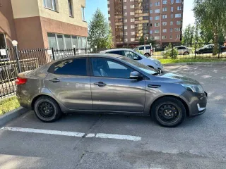 Kia Rio 2014, VIN: Z94CC41BAER219501, цвет: темно-серый.