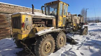 MAN ERF 26.385 FPLRS 2003, гос.№К471КУ, г.в. 2003, VIN SAFH32ZZZAG166728 (стоит на учете, ПТС). Автогрейдер ДЗ-143, 1990 года (снят с учета, документов нет). Реализуемое имущество неоднократно подвергалось ремонту, в следствии чего номерные агрегаты могут отсутствовать или не совпадать с указанными…