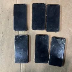 Мобильные телефоны с маркировкой iPhone, всего 6 штук в качестве годных остатков.