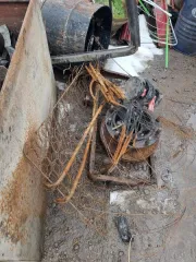 Лом черного и цветного металла – 25 105,35 кг. Имущество продается в том виде, в каком оно есть, возврату или обмену не подлежит. За скрытые дефекты ответственности продавец не несет.