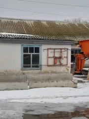 Склад 114,1 кв.м, бывшая контора, Астраханская обл. Склад в Астраханской обл., 114,1 кв.м. еще Бывшая контора в г. Ахтубинске, литер Б, общей площадью 114,1 кв.м., кадастровый номер 30:01:150230:949, г. Ахтубинск, ул. Волгоградская, 2 "Б".