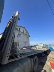 Полуприцеп с бортовой платформой ВАН, 1993 г.в., г/н АВ402203, номер шасси (рамы): 72819, цвет серый. На правой стороне отсутствует борт.