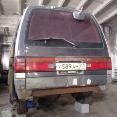 Nissan Caravan, 1982 года, 85 лс, 150000 км, номер кузова ARME24015541, гос. номер У589АМ27. Техническое состояние транспортного средства: не на ходу, не исправна автоматическая коробка передач, двигатель требуется ремонт; по кузову многочисленные следы сквозной коррозии.