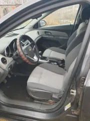 Chevrolet Cruze 2010 года, 109 лс, 144000 км, АКПП, ШЕВРОЛЕ CRUZE, VIN XUFJF696JA3003865, модель двигателя 2010, номер кузова XUFJF696JA3003865, цвет серый.