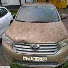 Автомобиль марки TOYOTA HIGHLANDER, 2013 года выпуска, бежевый. Двигатель: 2GR J736294, кузов: JTEES42A002217478, VIN: JTEES42A002217478. ПТС: 78 УТ400802. Находится в Москве на пр. Андропова, д. 33, корп. 2. Обременение: залог в пользу АО «Эксперт Банк», запрет на регистрационные действия…
