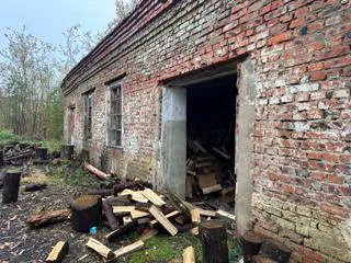 Земельный участок, здания, сооружения 26642 кв.м Московская область. Земельный участок, кадастровый номер: 50:13:0020208:2607, категория земель: земли населенных пунктов, разрешенное использование: под размещение промышленной зоны, общая площадь 26571 кв. м., адрес объекта: Московская область…