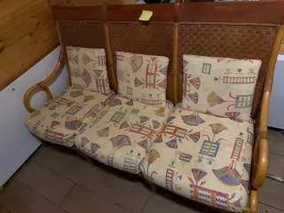 Движимое имущество в составе: барный стол из дерева 1 шт; микроволновая печь Redmond 1 шт; холодильник Позис однокамерный 1 шт; обеденная группа из дерева 1 шт; кулер Watten 1 шт; обогреватель Delonghi сер N 42122 2 шт; чайник сервиз один комплект 1 шт; балалайка 1 шт; комод из дерева 5 шт…