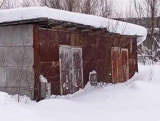 Нежилое здание склада 106,1 кв.м. и земельный участок 350 кв.м., г. Вуктыл, Республика Коми нежилое здание (здание склада) с кадастровым номером 11:17:0402007:320, площадью 106,1 кв.м., 2004 года постройки, расположенного по адресу: Российская Федерация, Республика Коми, муниципальный округ…