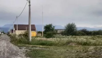 Объект незавершенного строительства - жилой дом, площадь застройки 176,5 кв.м., степень готовности 10%, кадастровый номер 15:08:0090159:162, расположенного на 
Земельном участке площадью 1000 кв.м., кадастровый номер 15:08:0090159:9
По адресу: РСО-Алания, ст.Архонская, ул. А.Невского, д.32