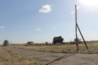 Гараж, нежилое здание, кадастровый № 08:09:320101:1810, пл. 199,5кв.м.; 
Зернохранилище, нежилое здание, кадастровый № 08:09:320101:1811, пл. 766,4кв.м.; 
Общежитие, нежилое здание, кадастровый № 08:09:320101:1812, пл. 185,5кв.м.; 
Склад ядохимикатов, нежилое здание, кадастровый №…
