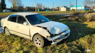 Toyota Corona 1994 года, 115 л.с., пробег 300000 км, АКПП. ГРЗ Р765ТУ42, VIN отсутствует, номер кузова AT1900129929, цвет белый. Поврежден кузов, аккумулятор, генератор, кассета радиатора. Состояние двигателя и КПП неизвестно. Пластиковые элементы в салоне скрипят, некоторые имеют повреждения…