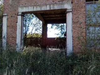 Земельный участок площадью 2.84 га (28 425 кв.м), кадастровый номер 67:06:0030203:114, с расположенными на нем объектами недвижимости: навес для хранения техники площадью 613 кв. м, кадастровый номер 67:06:0021502:12, и административно-лабораторный корпус площадью 1 778.2 кв. м, кадастровый номер…