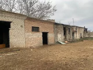 Склады, назначение: нежилое, площадь 329,6 кв.м, кадастровый номер 26:21:020415:68, местоположение: Ставропольский край, р-н Буденновский, г. Буденновск, ул. Промышленная, д. 1. Земельный участок – площадь 4253 кв.м, кадастровый номер 26:21:020103:1469, категория земель: земли населенных пунктов…