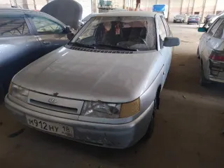 Лада 211340 Лада Самара, 2008 г., г/н А422МЕ186, VIN: XTA21134084581550. У автомобиля нет колес. По периметру кузова повреждение: сколы, коррозия, отслоение ЛКП. Ключей и документов нет. ВАЗ 21102, 2001 г., г/н М912НУ18, VIN: XTA21102010339438. Ключи и документы в наличии. Деревянная лодка с…