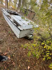 Транспортные средства и моторные лодки, годные остатки, 22 позиции Транспортных средств и моторных лодок (составной лот из 22 позиций) (годные остатки) Имущество признано бесхозяйным, технически не исправно, в аварийном состоянии, автомобили разукомплектованы, отсутствуют узлы и агрегаты, с…