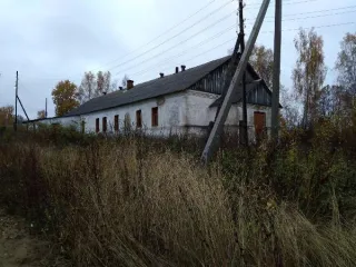 Нежилое здание 267,7 кв.м с земельным участком 681,0 кв.м, Ярославская область Нежилое здание с земельным участком, расположенные по адресу: Ярославская область, м.о.Ярославский, д. Афонино,ул. Школьная, д.17 Нежилое здание площадью 267,7 кв.м., кадастровый номер 76:17:172401:194, вид разрешенного…