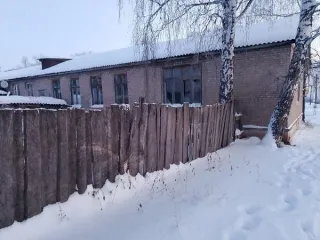 Нежилое помещение 165,8 кв.м и земельный участок 400 кв.м, с. Тарасово, Удмуртская Республика. Нежилое помещение № 1 и № 2 на земельном участке с кадастровым номером 18:18:078003:103 с. Тарасово, ул. Школьная, д.8. Нежилое помещение №1, назначение: нежилое с кадастровым номером 18:18:078003:375…