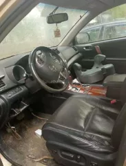 Автомобиль марки TOYOTA HIGHLANDER, 2013 года выпуска, бежевый. Двигатель: 2GR J736294, кузов: JTEES42A002217478, VIN: JTEES42A002217478. ПТС: 78 УТ400802. Находится в Москве на пр. Андропова, д. 33, корп. 2. Обременение: залог в пользу АО «Эксперт Банк», запрет на регистрационные действия…
