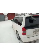 Mitsubishi Chariot Grandis 1990 года выпуска, 145 л.с., пробег 234000 км, АКПП. Цвет белый, регистрационный знак К531ЕК122, VIN отсутствует, номер кузова NB4W0007986. Авто не на ходу. По кузову: капот мятый, лобовое стекло разбито, на крыше вмятина от капота, капот оторван у крыши, передние крылья…
