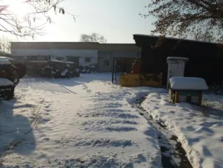 Земельный участок и нежилые помещения 233,2 кв.м Приморский край Земельный участок кадастровый номер 25:13:030209:1328 площадью 19822 кв.м категория земель: Земли населенных пунктов виды разрешенного использования: склады адрес местоположению: местоположение установлено относительно ориентира…