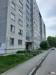 2-комн. квартира, 52,5 кв.м, Новосибирская обл., Бердск. Двухкомнатная квартира общей площадью 52,5 кв.м с кадастровым номером 54:32:010221:403, расположенная по адресу: Новосибирская область, г. Бердск, ул. Рогачева, д. 1, кв. 83. Находится в совместной собственности с бывшей супругой должника.