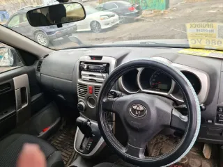 Toyota Rush 2006 года, серый. VIN отсутствует, ПТС 25 УМ 594267, госномер А986УС41. Произведен в Японии. Двигатель бензиновый, модель 3SZ, номер 1673811, мощность 109 л.с., объем 1495 см³.