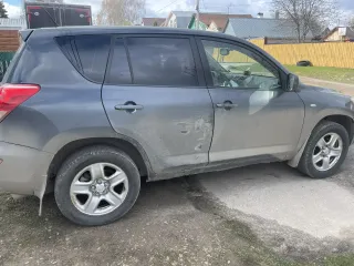 Toyota RAV4 2008, VIN JTMBH31V106078300. Автомобиль является предметом залога КБ «LOKO-Bank» (АО).