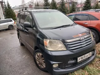 Toyota Noah 2004 года, черный цвет, государственный регистрационный знак Р969АХ04, номер кузова AZR650082366. ПТС отсутствует, наложен арест и запрет регистрационных действий.