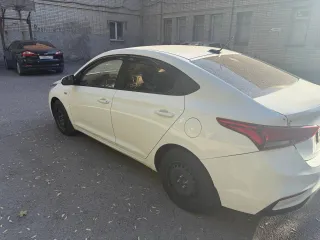 Hyundai Solaris 2017 года выпуска. Идентификационный номер (VIN) / номер кузова: Z94K241CBJR021357. Имущество находится в залоге у ПАО Совкомбанк. Ознакомление с имуществом, его характеристиками и документами возможно по согласованию с организатором торгов по телефону 8 (933) 933-22-37.