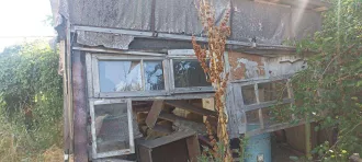 Жилое здание, площадь 42,9 кв.м., кадастровый номер 61:08:0070401:259 и земельный участок, площадь 1334 кв.м., категория земель - земли населенных пунктов, разрешенное использование - для ведения личного подсобного хозяйства, кадастровый номер 61:08:0070401:107. Адрес: Ростовская обл., Волгодонской…