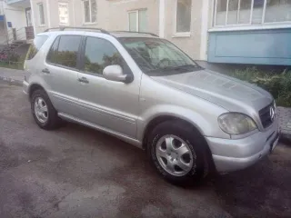 Mercedes-Benz M-Класс 1999 года, 218 лс, пробег 300000 км, полный привод, АКПП. Модель: Mercedes-Benz ML 320. Цвет: светло-серый. VIN: WDC1631541A114200, мощность 218 л.с. (160.3 кВт), объем двигателя 3199 куб. см, номер кузова: A114200. Пробег носит предположительный характер.