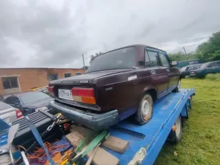 ВАЗ 21074 LADA 2107 2007 года выпуска, темно-вишневый седан. VIN XTA21074072578174, регистрационный знак Н039УА26. Объем двигателя 1568 см³, мощность 54.500/74.1 кВт/л.с., экологический класс 2. Имеются ограничения: запреты на регистрационные действия. Ключи и документы отсутствуют. На всех стеклах…