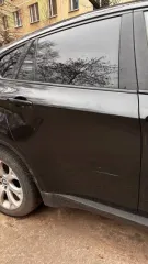 Bmw X6 2010 года, VIN: WBAFG2102BLN92421. Автомобиль не заводится из-за проблем с топливными форсунками. Боковые зеркала - царапины, повреждение лакокрасочного покрытия. Правое переднее крыло - скол, повреждение лакокрасочного покрытия (закрыто пленкой). Правый передний подкрылок - кустарная…