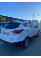 HYUNDAI ix35 2012, автомобиль марки HYUNDAI модель ix35 2012 г.в., VIN-номер TMAJU81BDDJ385323, в залоге у ПАО "СОВКОМБАНК". Ознакомление участников торгов с документами по лоту, характеристиками имущества осуществляется по предварительной записи по тел. +7-988-132-09-19, по адресу: Краснодарский…
