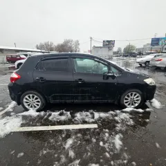Toyota Auris, 2010. Легковой автомобиль TOYOTA Auris, 2010 г. в., кузов №: NMTKE58E80R065360, (VIN): NMTKE58E80R065360, цвет: черный, гос. знак М037АМ550. С имуществом, являющимся предметом продажи и имеющимися в отношении этого имущества правоустанавливающими документами можно ознакомиться с…