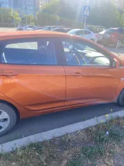 Hyundai Solaris 2015 года выпуска, гос номер У434МК30, VIN Z94CT51DBFR144817, приобретен в период брака, является совместно нажитым имуществом. Автомобиль находится в залоге у Совкомбанка.