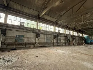 Нежилое здание: АБК с колерной, площадью 1853,4 кв.м., с кадастровым номером 50:38:0000000:215. Нежилое здание: здание производственно-складское, площадью 2478,6 кв.м., с кадастровым номером 50:38:0000000:4026. Земельный участок площадью 20356 кв.м., с кадастровым номером 50:38:0071004:9 на праве…