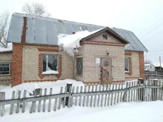 Комплекс, расположенный по адресу: Московская область, р-н. Луховицкий, с. Ловцы, ул. Красноармейская, д. 14 Здание, назначение: нежилое, наименование: нежилое здание (амбулатория), площадь – 149,5 кв.м., количество этажей, в том числе подземных этажей: 1, адрес объекта: Московская область, р-н…