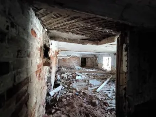 Здание школы 513 м², Кировская область. Неэксплуатируемое нежилое 2-этажное здание школы с земельным участком, кадастровый номер здания 43:25:310143:97 площадью 513 кв. м., з/у 43:25:310143:19 площадью 3050 кв. м., адрес: РФ, Кировская область, Орловский м/о, г. Орлов, ул. Варенцова, д.52…
