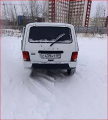 Lada 212140 4x4 2023 года, VIN XTA212140R2484180, пробег 27 000 км, цвет белый, коробка передач МКПП, руль левый, состояние удовлетворительное.